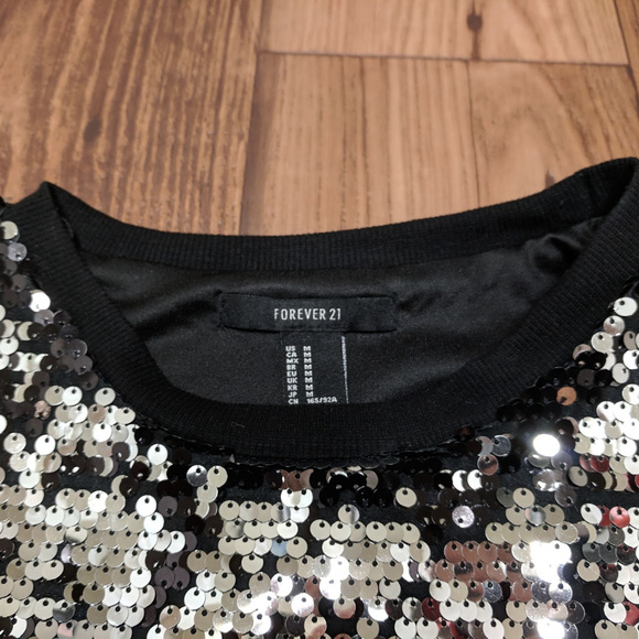 NWOT Forever21 Sequin Silver Black Top size M - Picture 4 of 5
